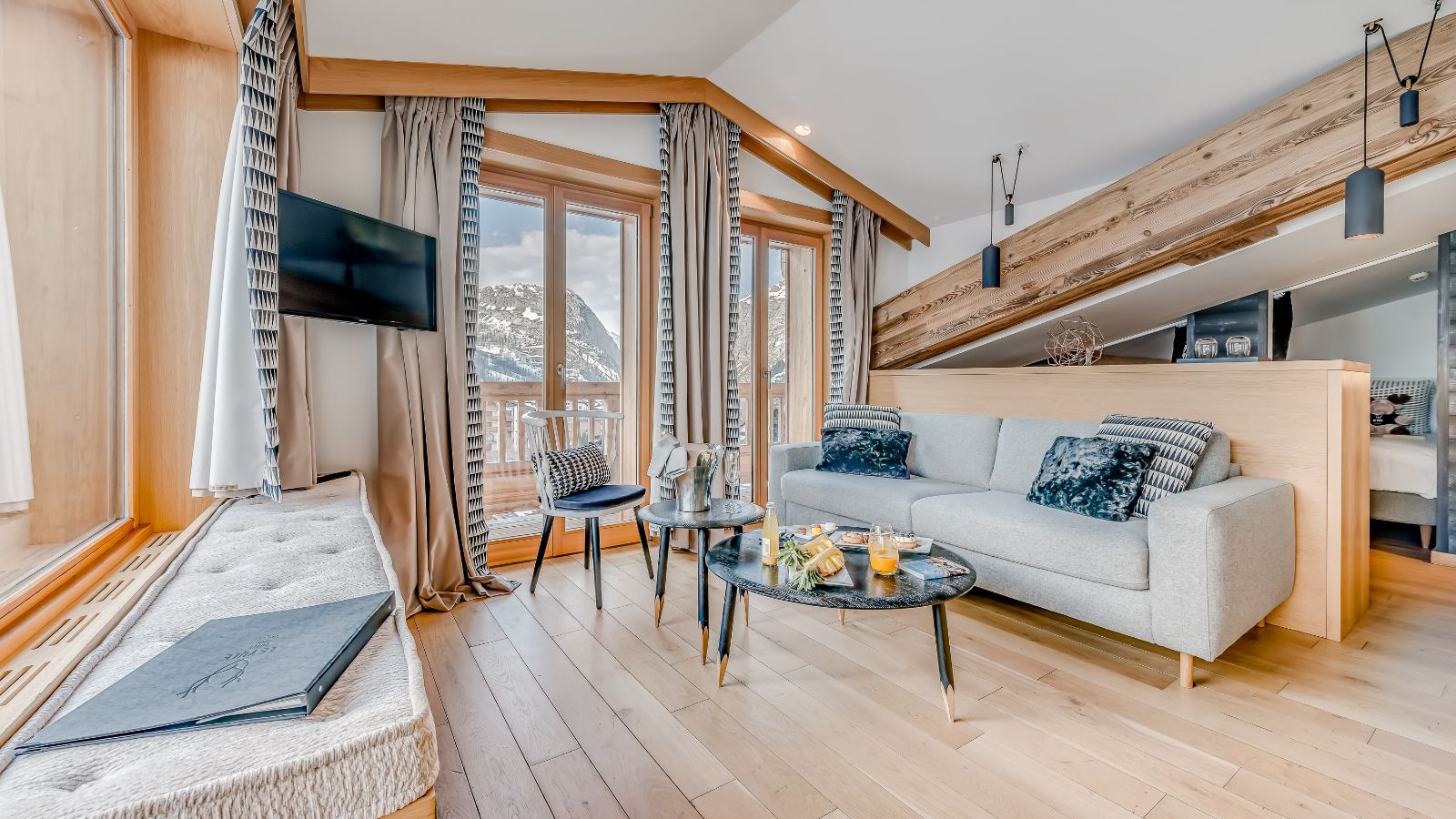 luxury-ski-hotel-val-d'isere-hotel-le-yule-oxford-Yule-Suite.jpg