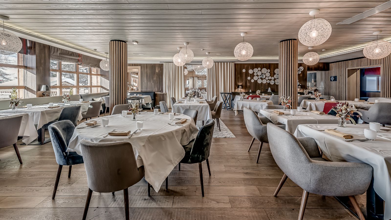 luxury-ski-hotel-val-d'isere-hotel-le-yule-oxford-Restaurant2.jpg