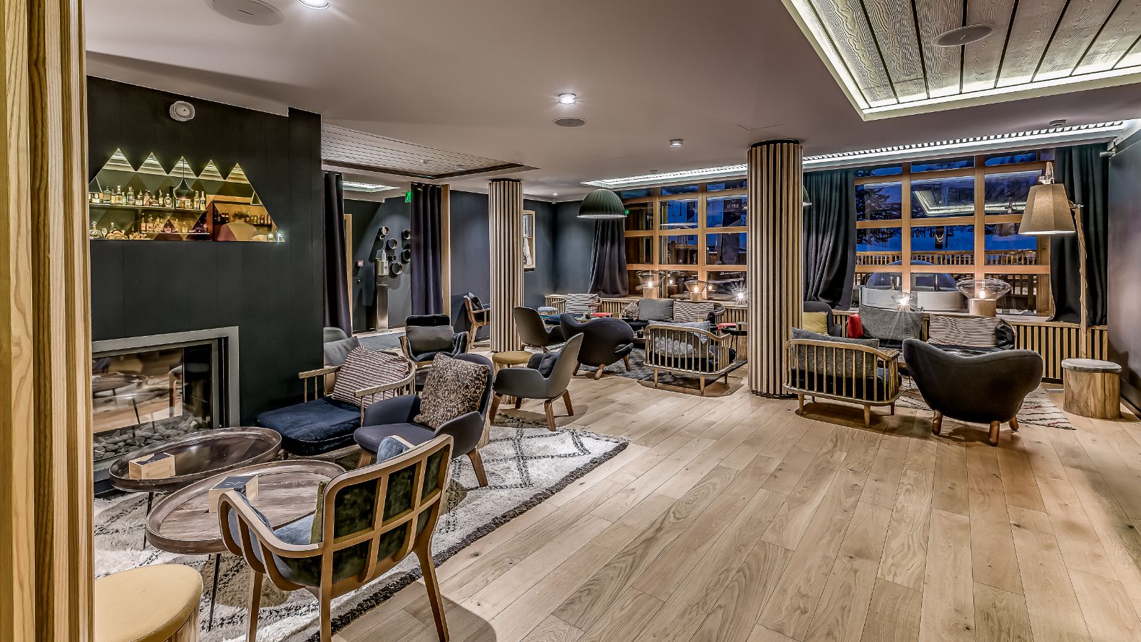luxury-ski-hotel-val-d'isere-hotel-le-yule-oxford-ski-Bar.jpg