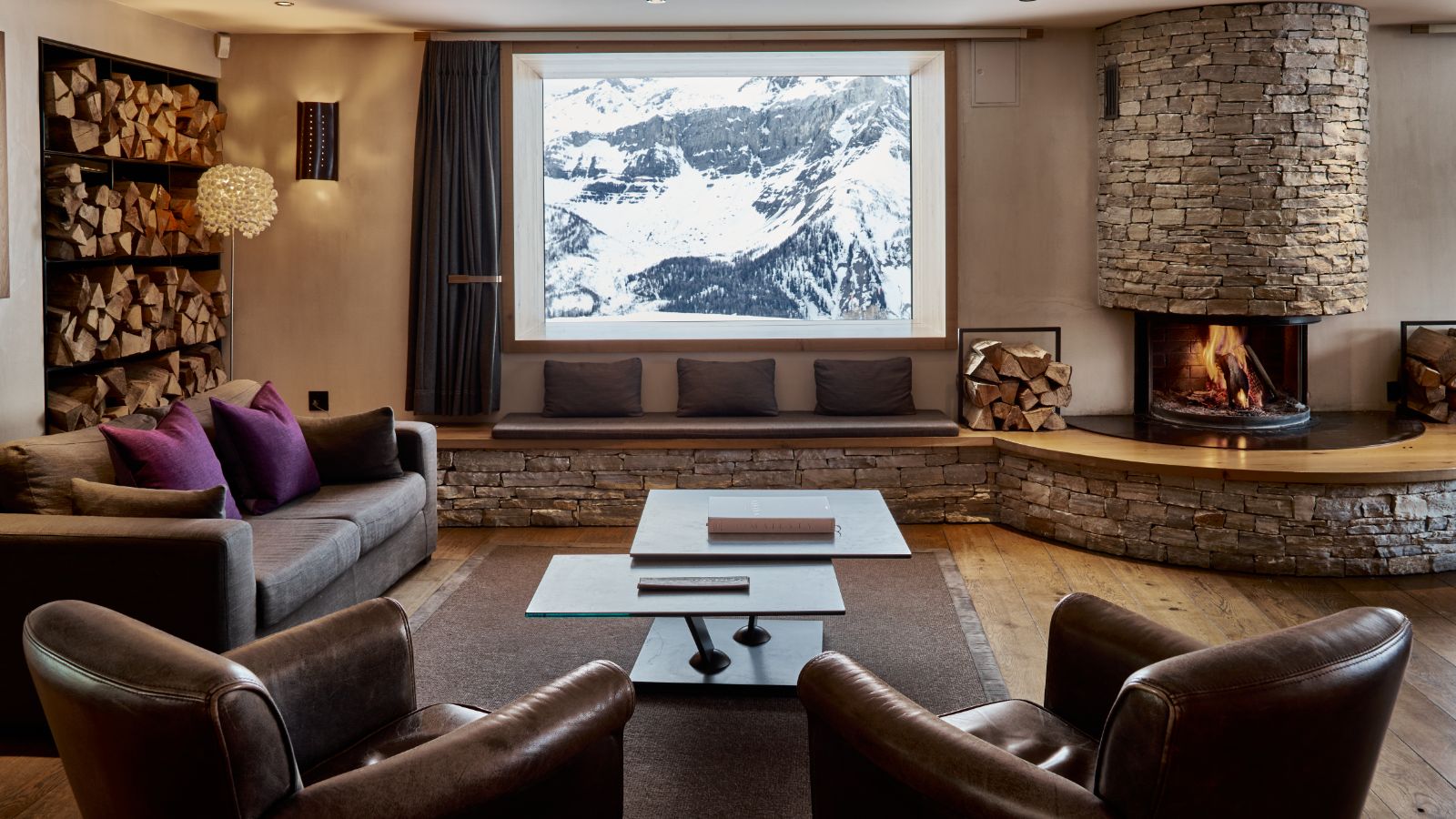 luxury-ski-hotel-crans-montana--chetzeron-Lounge.jpg