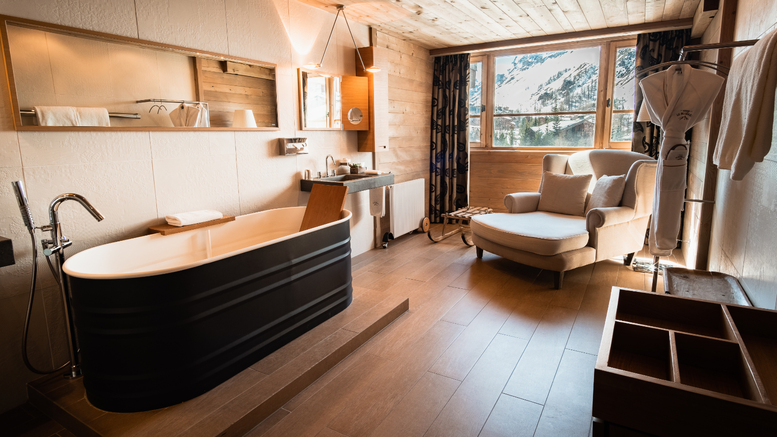 luxury-ski-hotel-blizzard-junior suite bathroom2.jpg