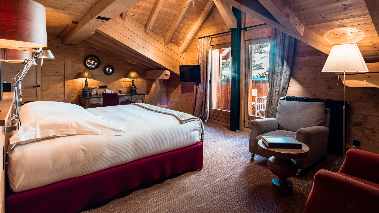 luxury-ski-hotel-blizzard-junior suite village.jpg