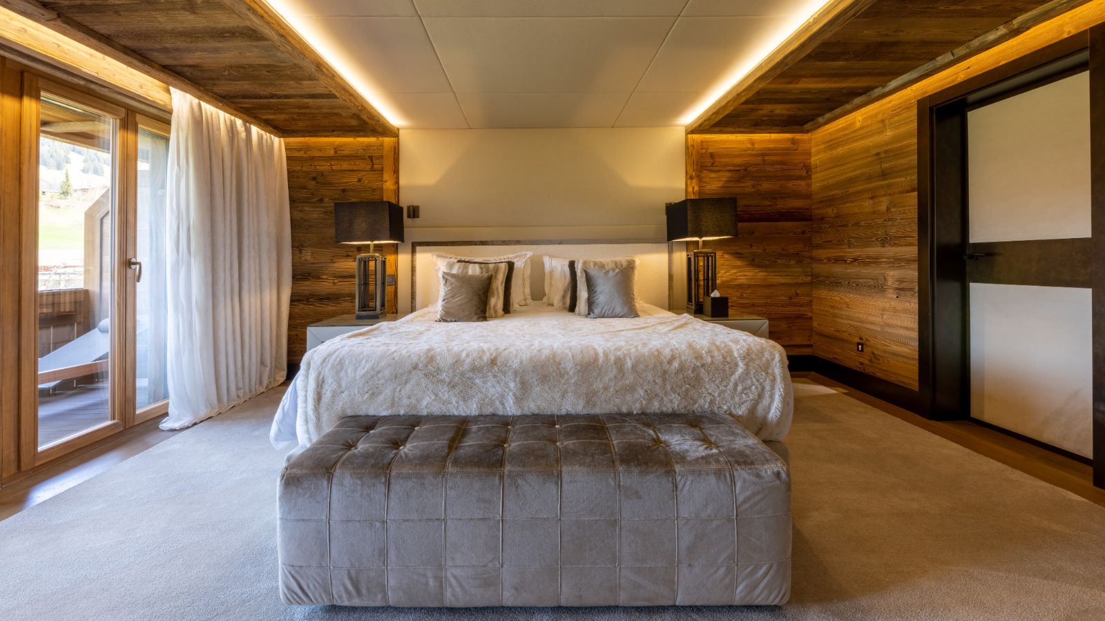 Luxury-Ski-Chalet-Gstaad-Ultima-Gstaad-Four-Bedroom-Residence-Bedroom (2).jpg
