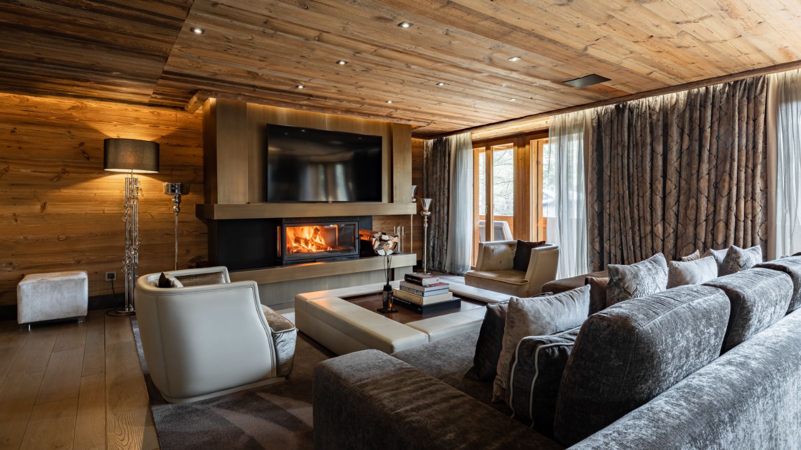Luxury-Ski-Chalet-Gstaad-Ultima-Gstaad-Three-Bedroom-Residence-Oxford-Ski-Lounge(2).jpg