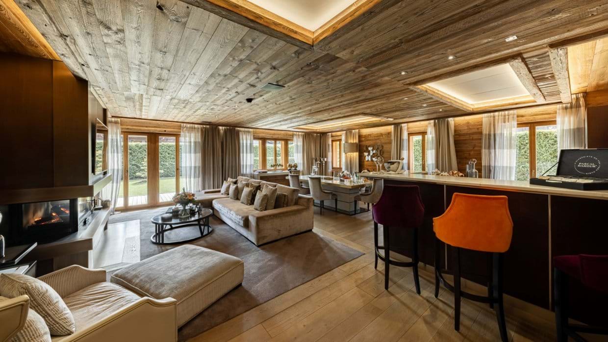 Luxury-Ski-Chalet-Gstaad-Ultima-Gstaad-Three-Bedroom-Residence-Oxford-Ski-Lounge.jpg