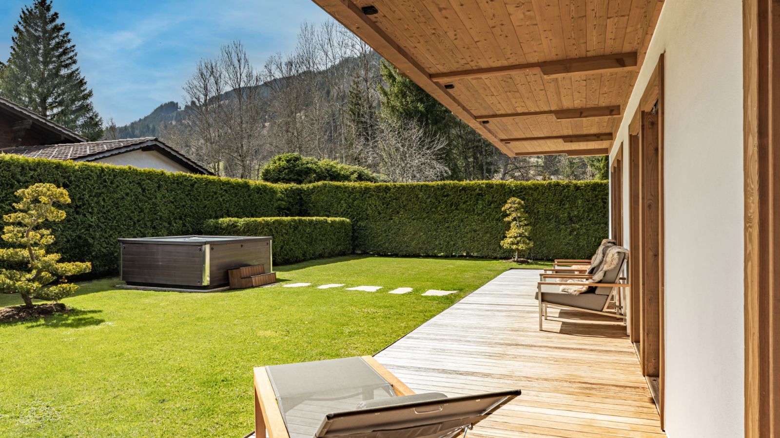 Luxury-Ski-Chalet-Gstaad-Ultima-Gstaad-Three-Bedroom-Residence-Oxford-Ski-Terrace (2).jpg