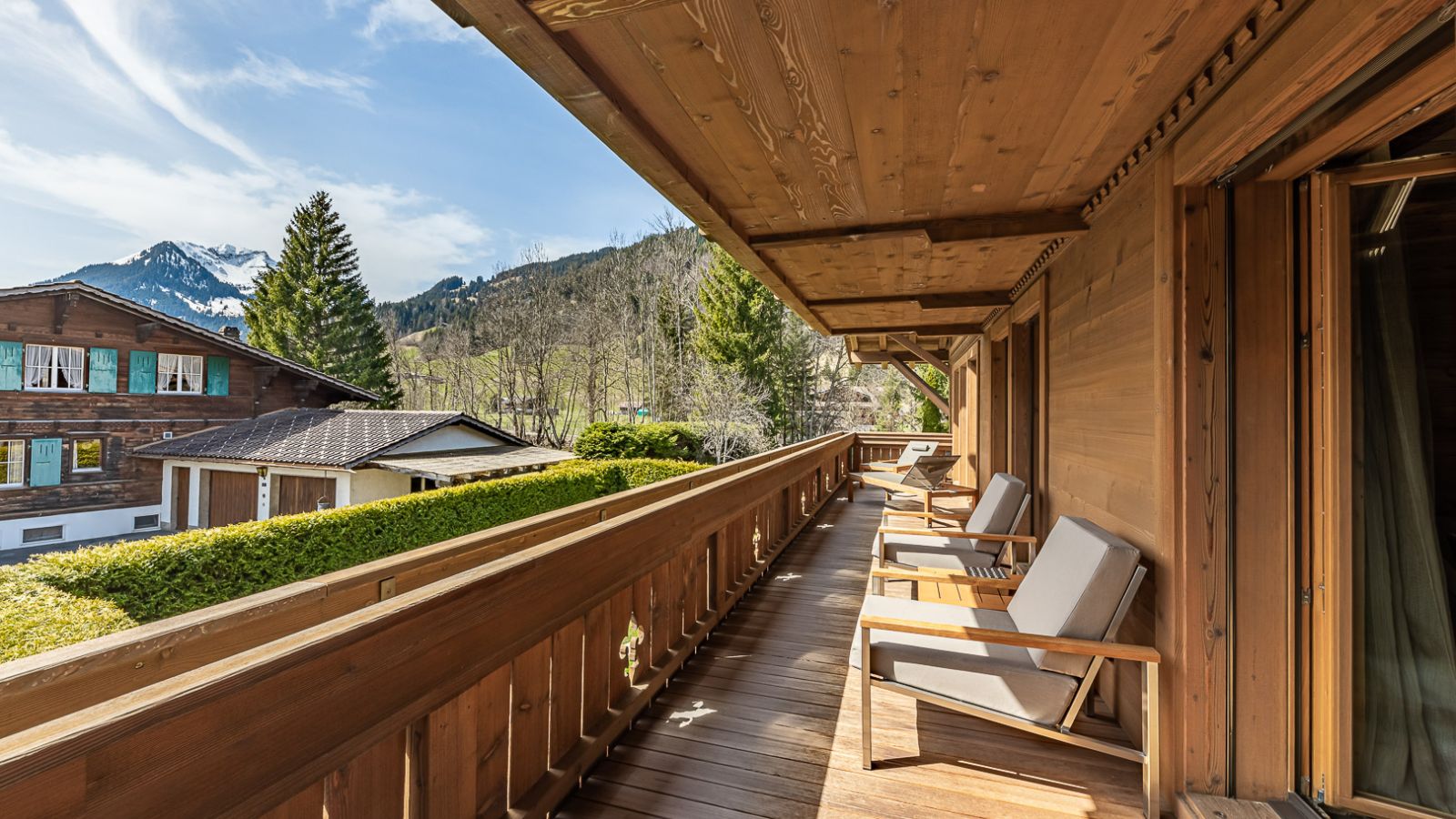 Luxury-Ski-Chalet-Gstaad-Ultima-Gstaad-Three-Bedroom-Residence-Oxford-Ski-Terrace.jpg