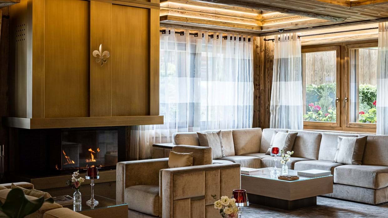 Luxury-Ski-Chalet-Gstaad-Ultima-Gstaad-Oxford-Ski-Lobby (3).jpg