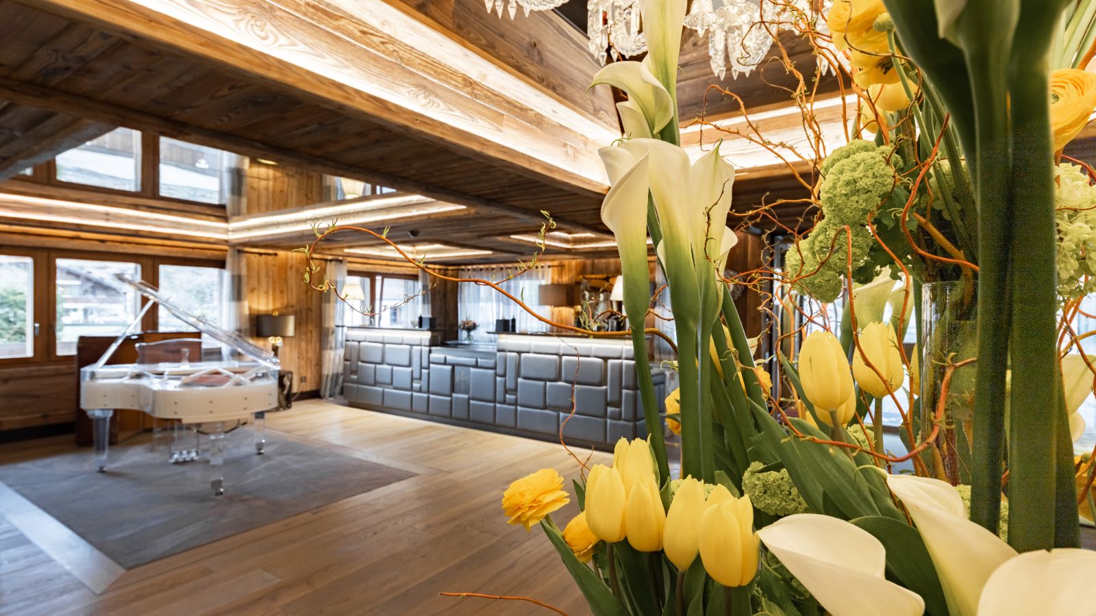 Luxury-Ski-Chalet-Gstaad-Ultima-Gstaad-Oxford-Ski-Lobby (4).jpg