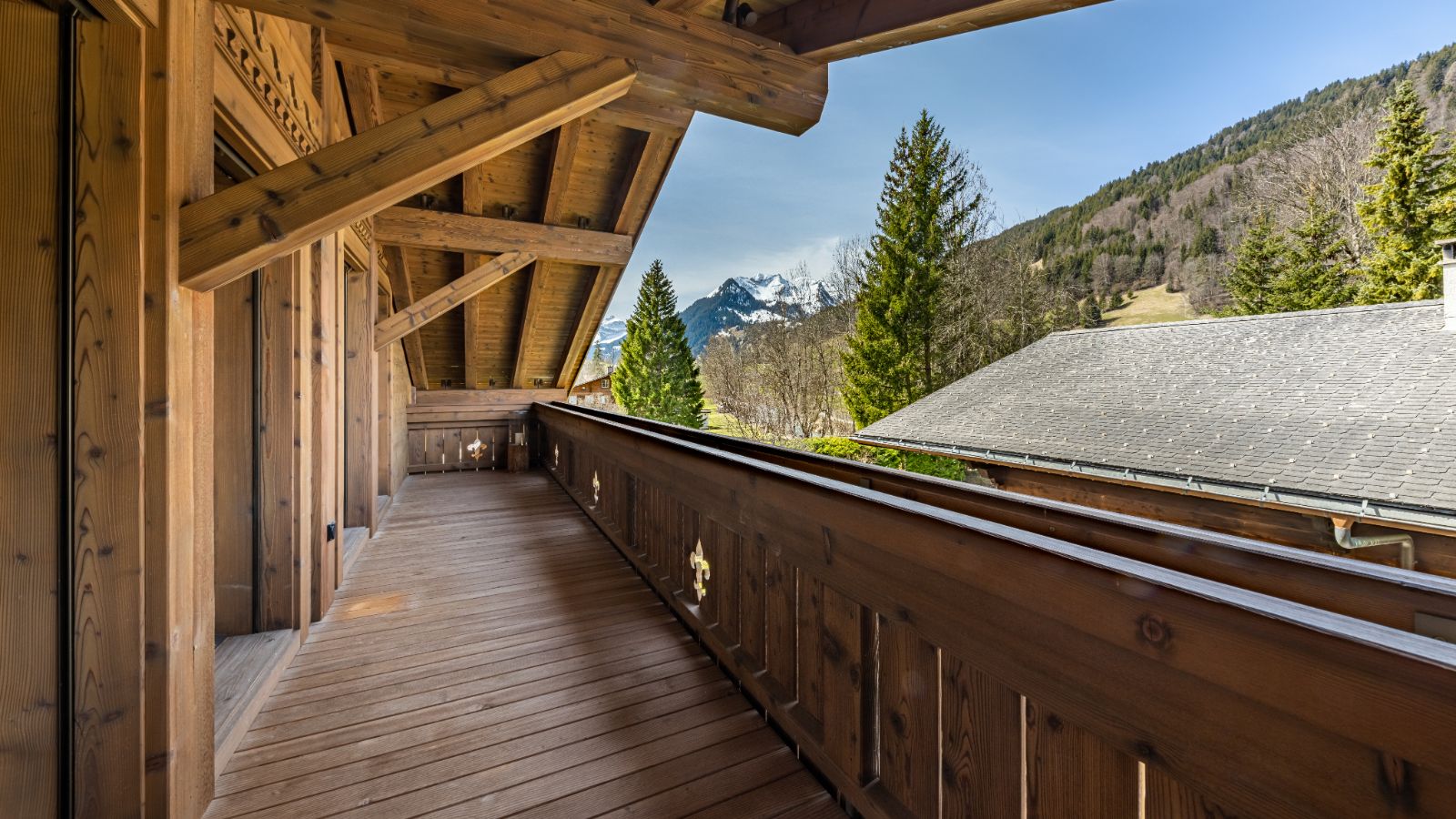 Luxury-Ski-Chalet-Gstaad-Ultima-Gstaad-Two-Bedroom-Residence-Oxford-Ski-Balcony.jpg