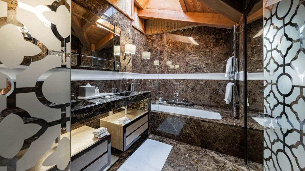 Luxury-Ski-Chalet-Gstaad-Ultima-Gstaad-Royal-Residence-Oxford-Ski-Bathroom.jpg
