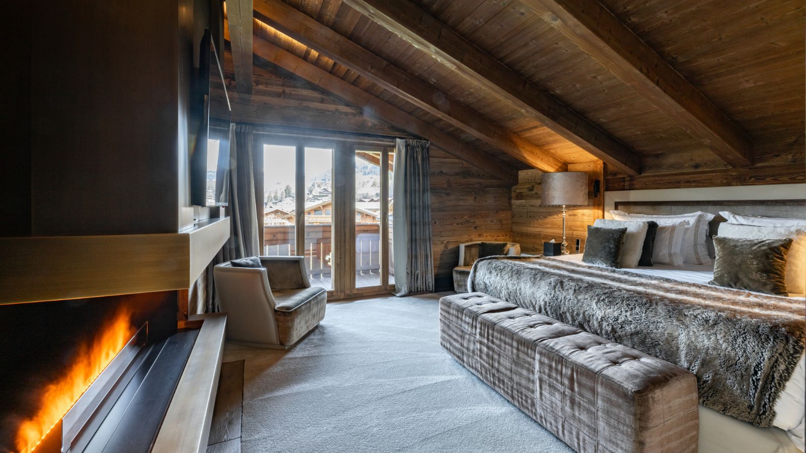 Luxury-Ski-Chalet-Gstaad-Ultima-Gstaad-Royal-Residence-Oxford-Ski-Bedroom (1).jpg
