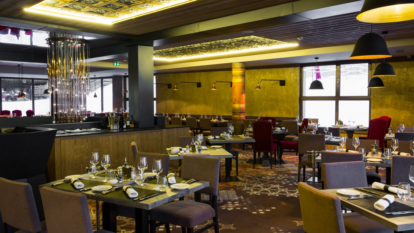 Luxury-ski-hotel-les-arcs-taj-i-mah-oxford-ski-restaurant (2).jpg