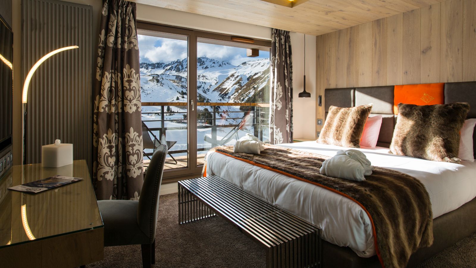 Luxury-ski-hotel-les-arcs-taj-i-mah-oxfor-ski-duo-room.jpg
