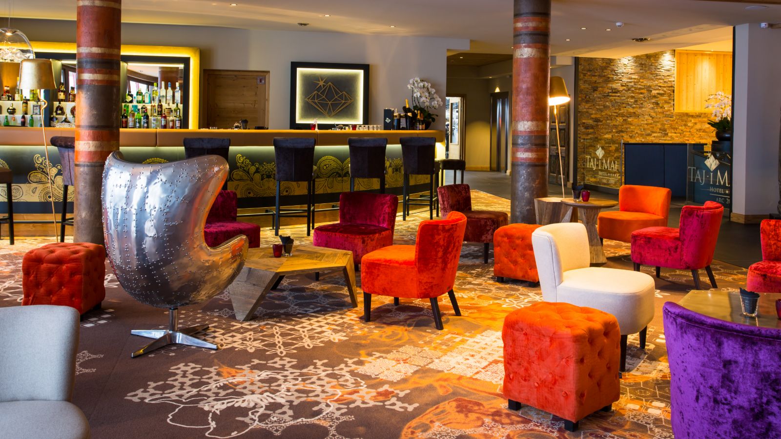 Luxury-ski-hotel-les-arcs-taj-i-mah-bar-area-oxford-ski.jpg