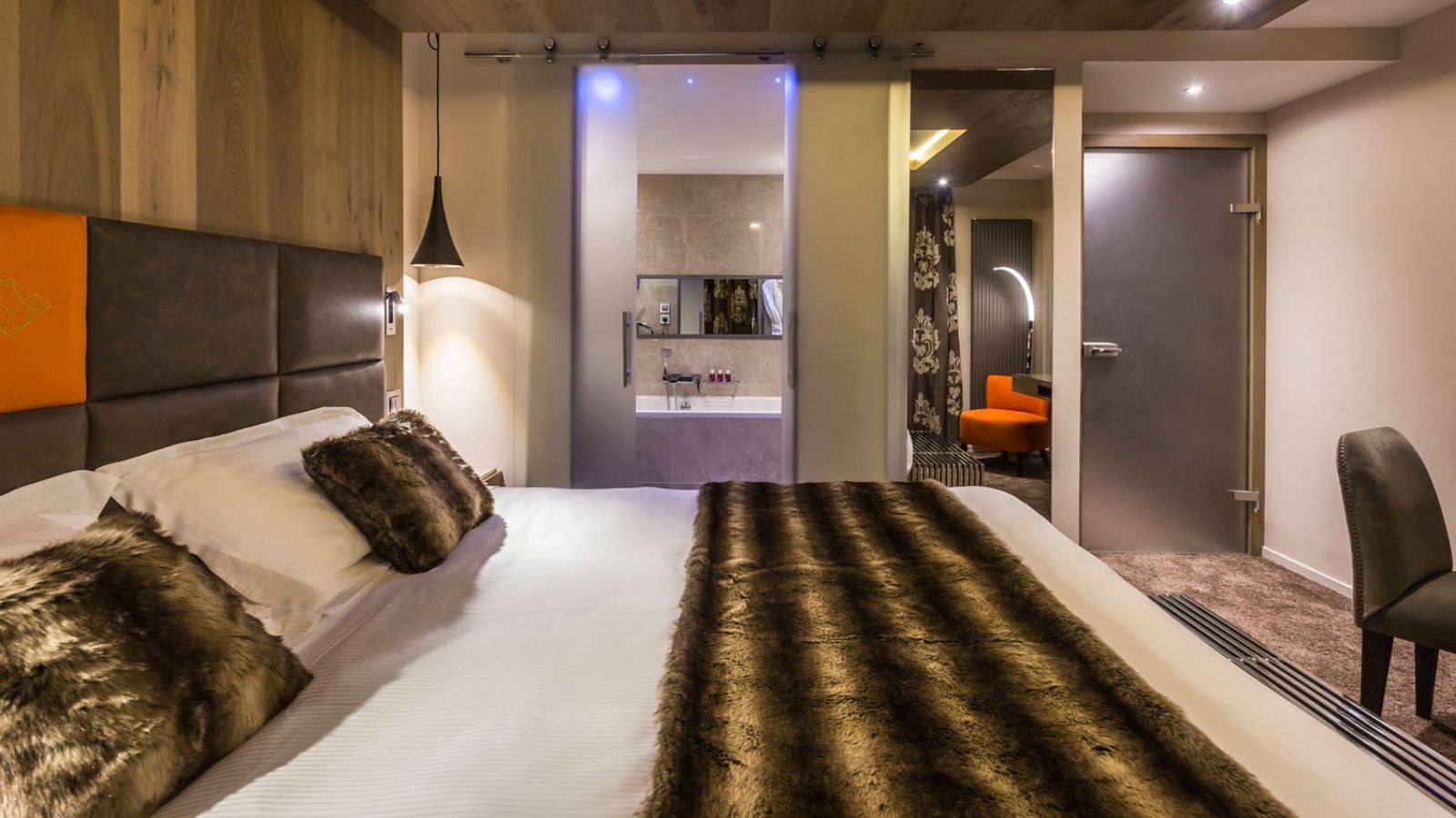 Luxury-ski-hotel-les-arcs-taj-i-mah-double-room-oxford-ski.jpg