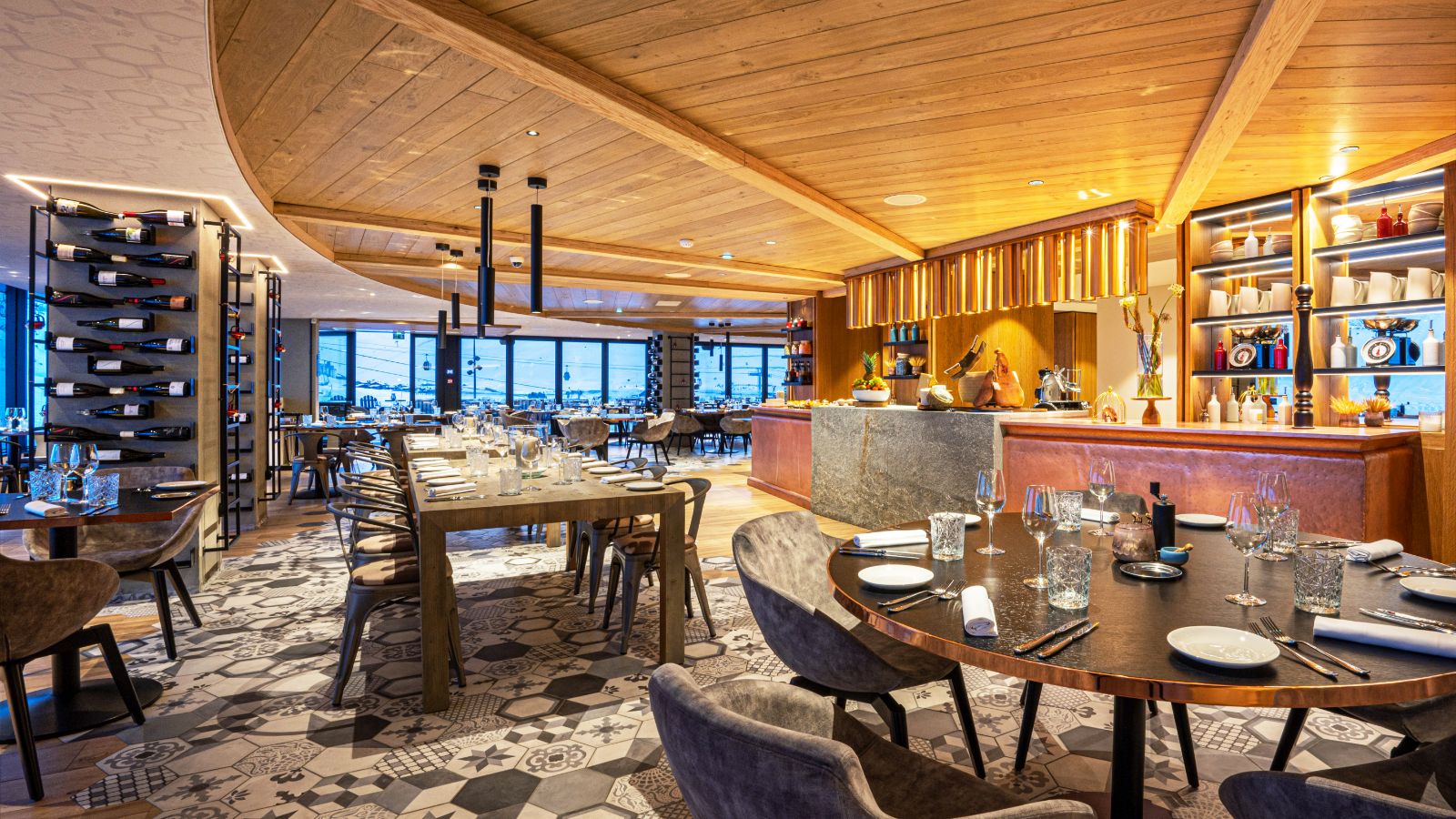 luxury-ski-hotel-tignes-voulez-vouz-oxford-ski-main-area.jpg