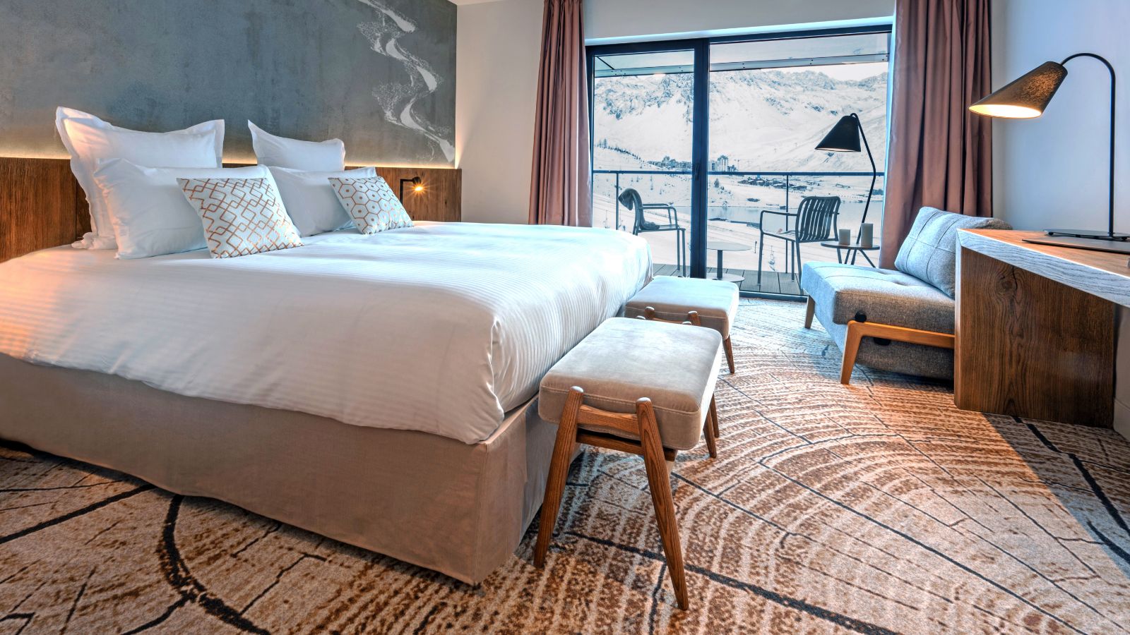 luxury-ski-hotel-tignes-voulez-vouz-oxford-ski-privilege-room-.jpg