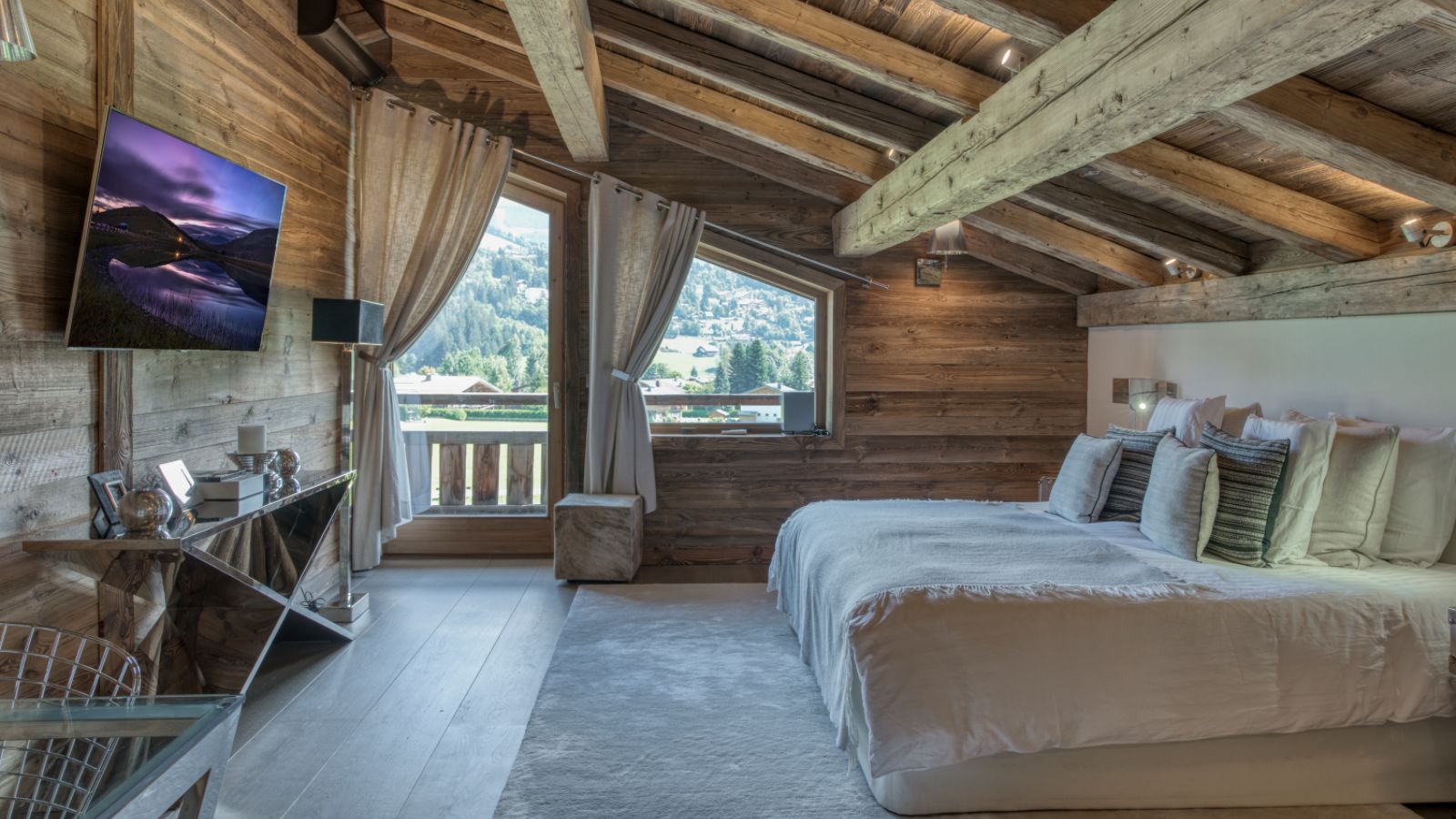 luxury-ski-chalet-Megeve-Chalet-Infinity-oxford-ski-bedroom 9.jpg