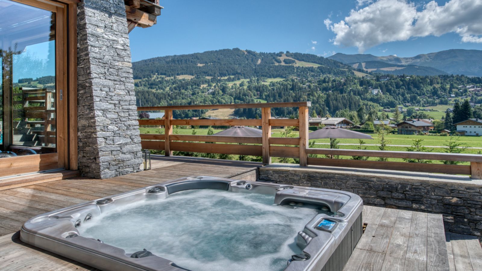 luxury-ski-chalet-Megeve-Chalet-Infinity-oxford-ski-hot-tub.jpg