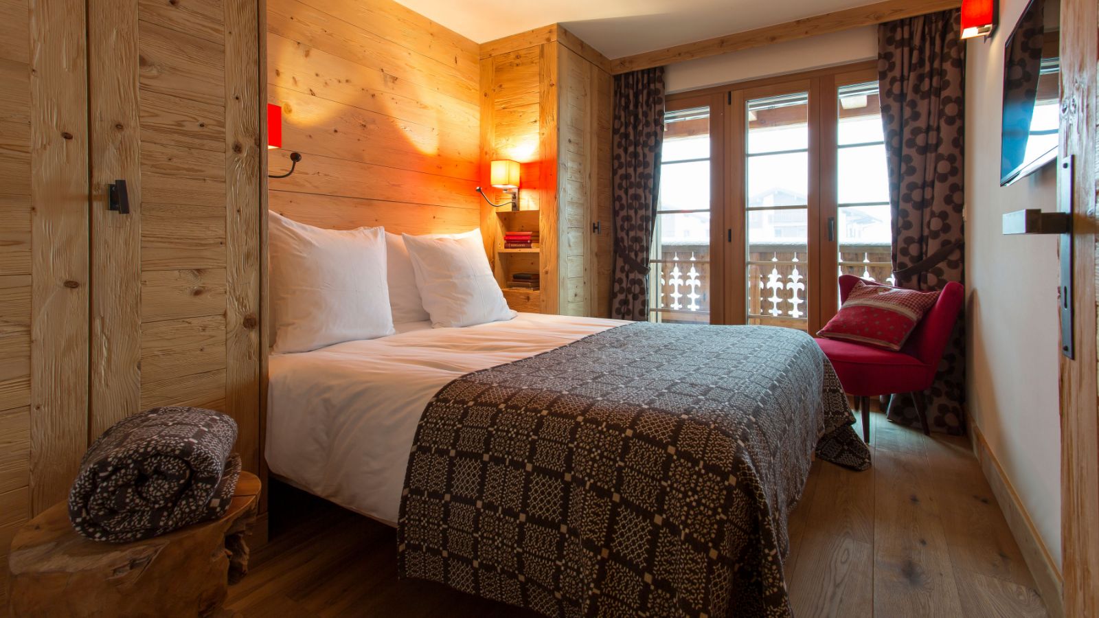 luxury-ski-hotel-verbier-la-cordee-des-alpes-oxford-ski-bedroom.jpg