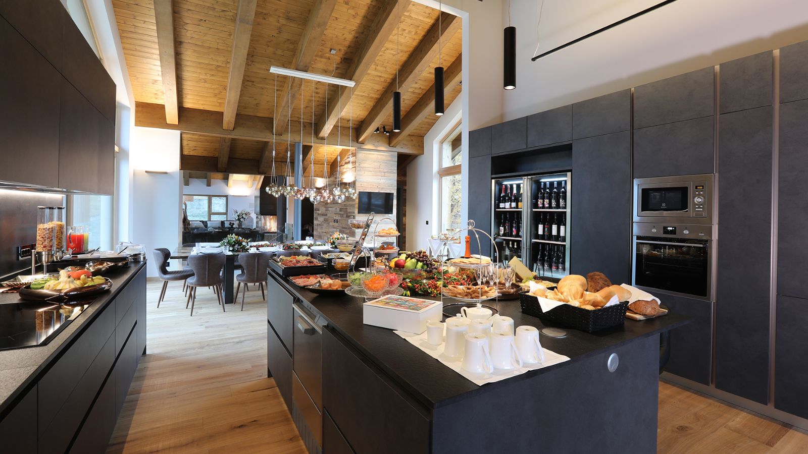 luxury-ski-chalet-cervinia-chalet-blanc-oxford-kitchen.jpg