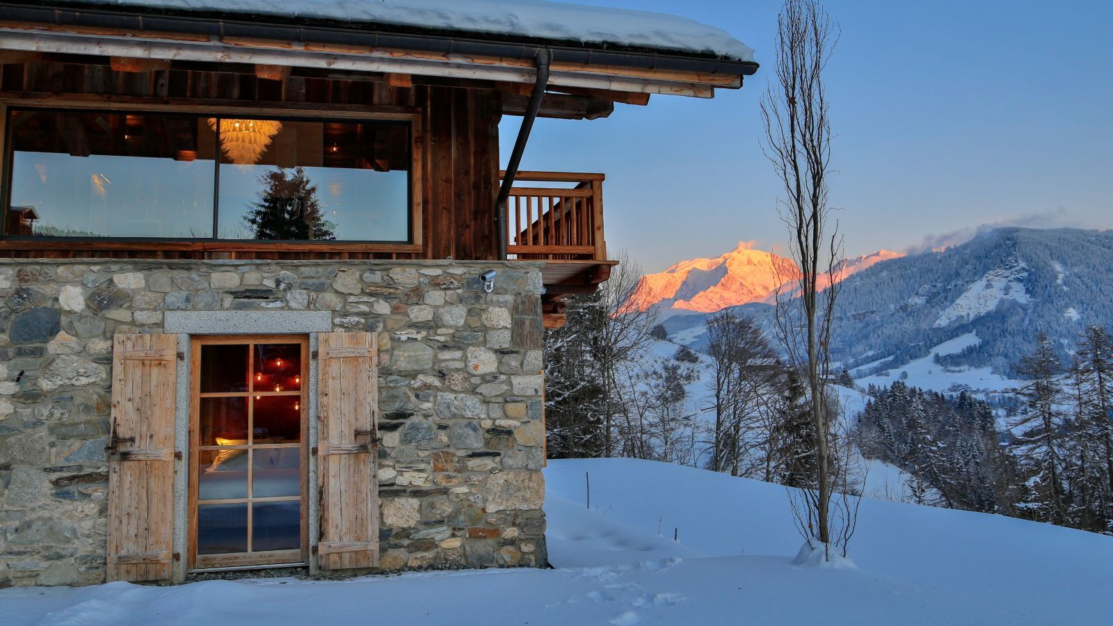 Luxury-ski-chalet-Megeve-Chalet-Les-Fermes-a-la-Leonthine-Oxford-Ski-Exterior.jpg