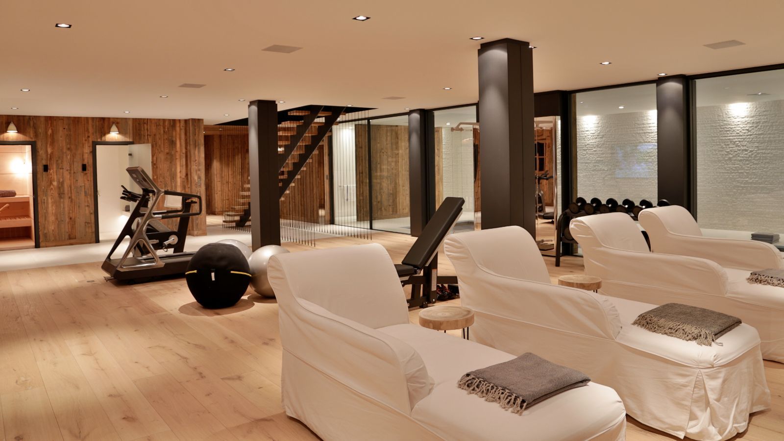 Luxury-ski-chalet-Megeve-Chalet-Les-Fermes-a-la-Leonthine-Oxford-Ski-Gym.jpg