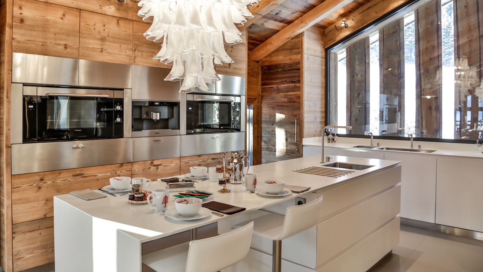 Luxury-ski-chalet-Megeve-Chalet-Les-Fermes-a-la-Leonthine-Oxford-Ski-Kitchen.jpg