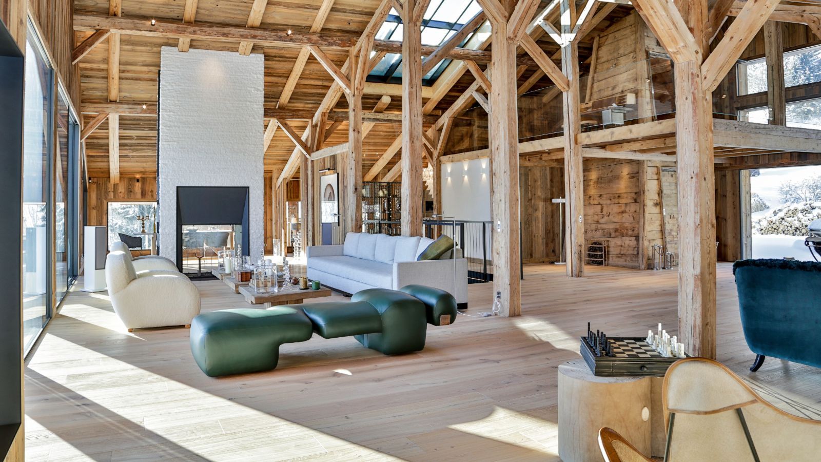 Luxury-ski-chalet-Megeve-Chalet-Les-Fermes-a-la-Leonthine-Oxford-Ski-Lounge (2).jpg