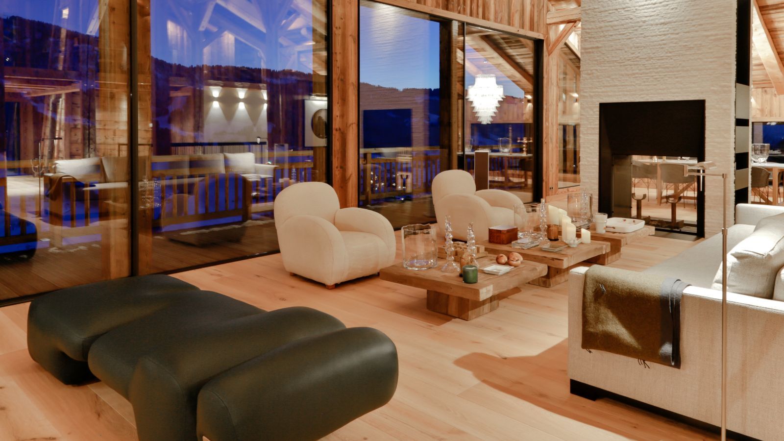 Luxury-ski-chalet-Megeve-Chalet-Les-Fermes-a-la-Leonthine-Oxford-Ski-Lounge.jpg