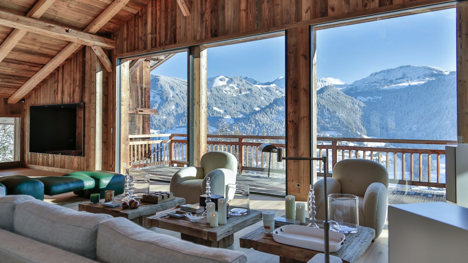 Luxury-ski-chalet-Megeve-Chalet-Les-Fermes-a-la-Leonthine-Oxford-Ski-Lounge-View.jpg