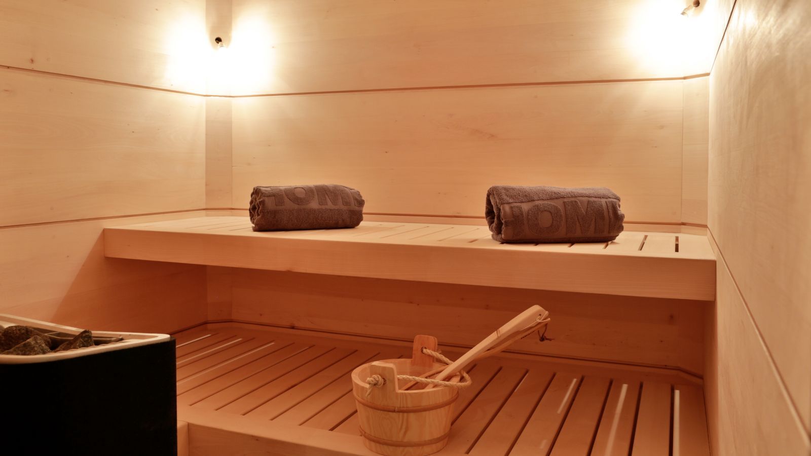 Luxury-ski-chalet-Megeve-Chalet-Les-Fermes-a-la-Leonthine-Oxford-Ski-Sauna.jpg