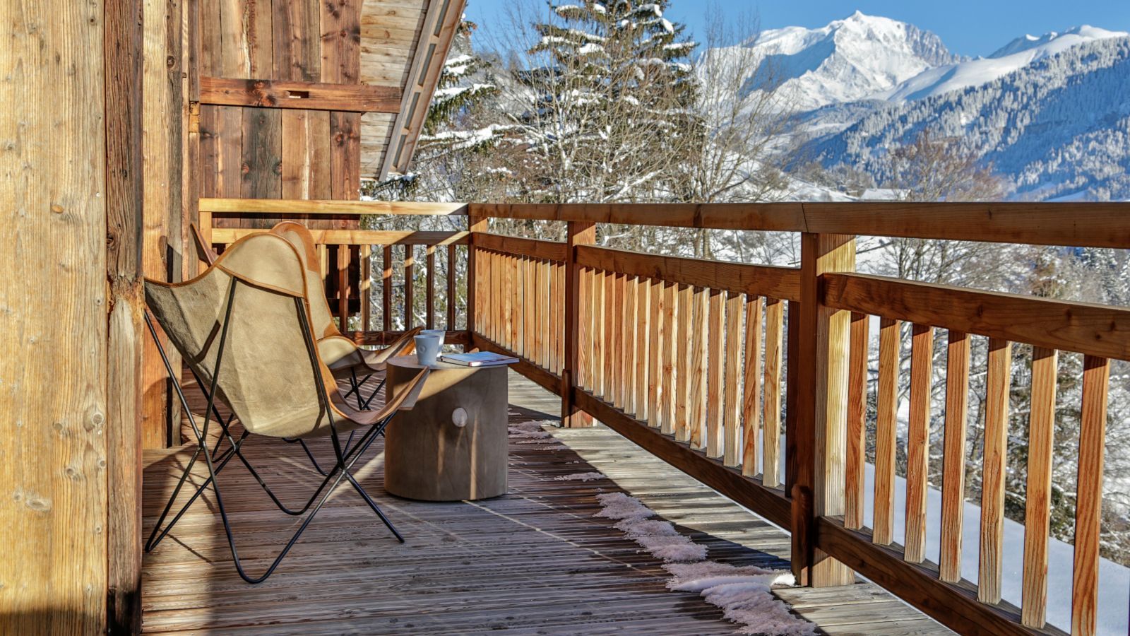 Luxury-ski-chalet-Megeve-Chalet-Les-Fermes-a-la-Leonthine-Oxford-Ski-Balcony.jpg