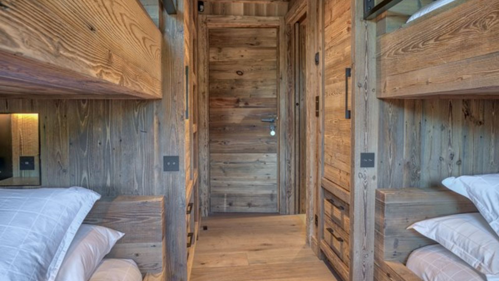 Luxury-Ski-Chalet-Megeve-Chalet Marius-Oxford-Ski-Bedroom (3).jpg