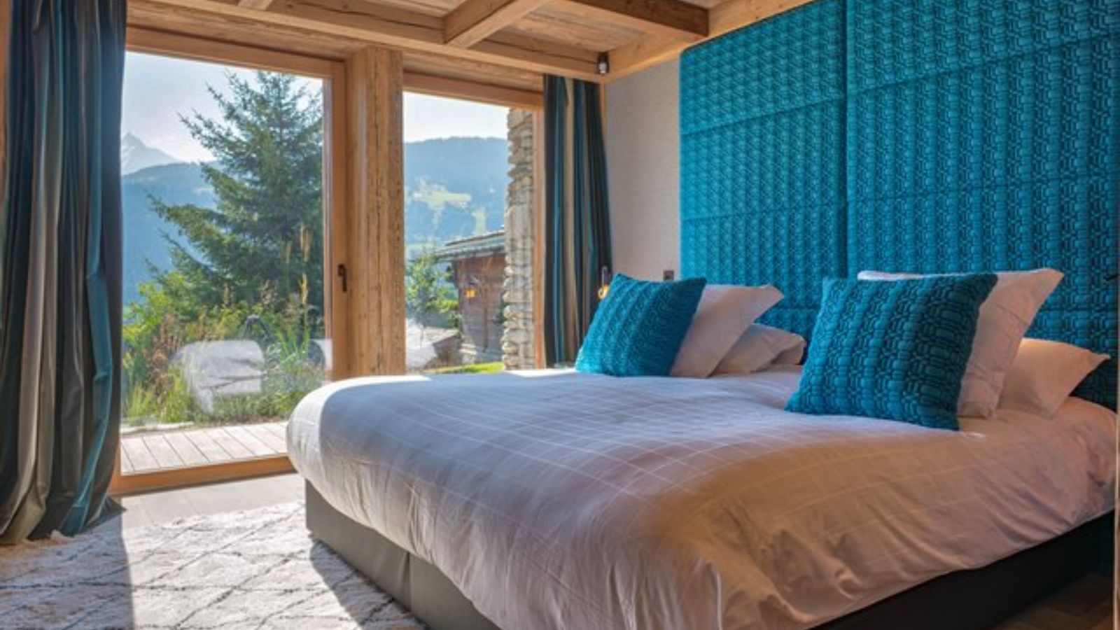 Luxury-Ski-Chalet-Megeve-Chalet Marius-Oxford-Ski-Bedroom (12).jpg