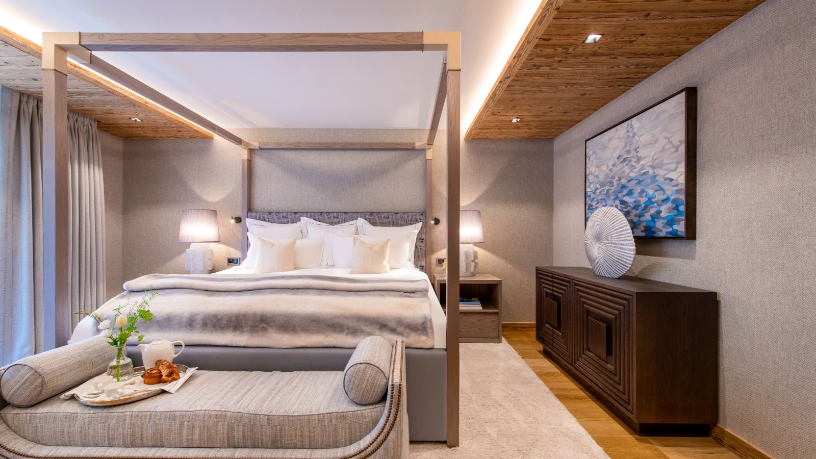 Luxury-Ski-Chalet-Zermatt-Chalet-Elbrus-Oxford-Ski-Bedroom (8).jpg