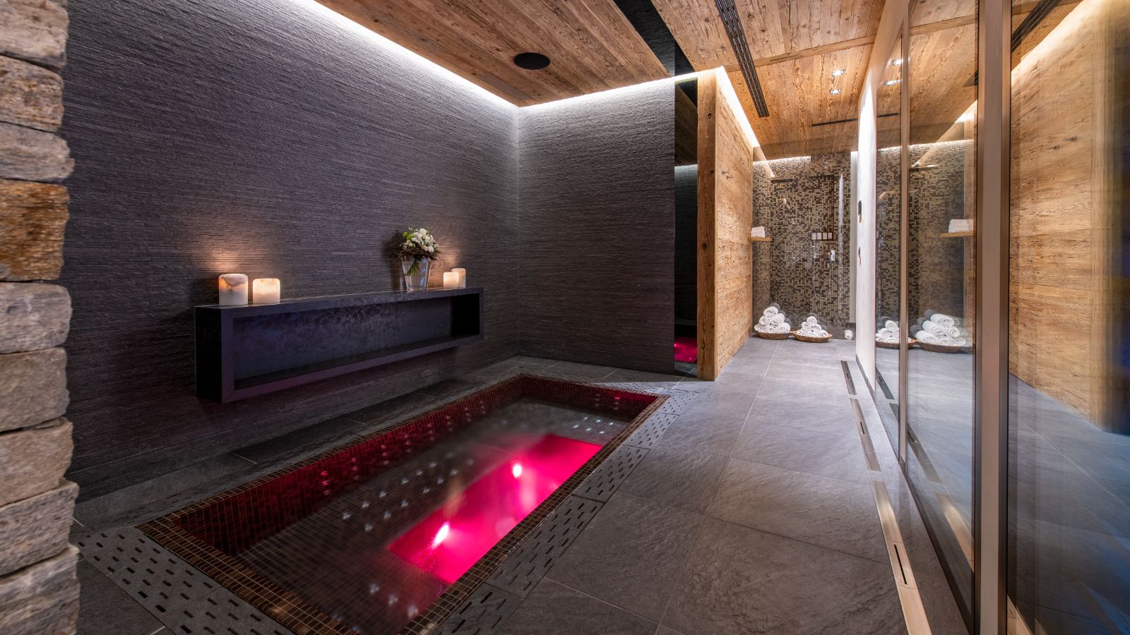 Luxury-Ski-Chalet-Zermatt-Chalet-Elbrus-Oxford-Ski-Bedroom (16).jpg