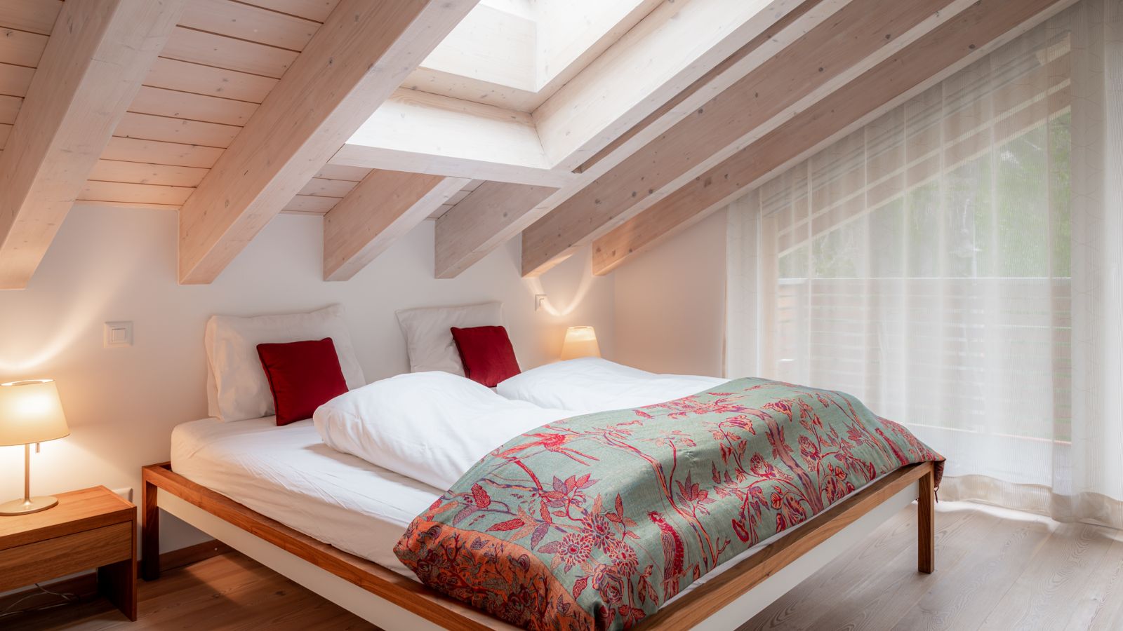 luxury-ski-chalet-zermatt-oxford-parrot-bed.jpg