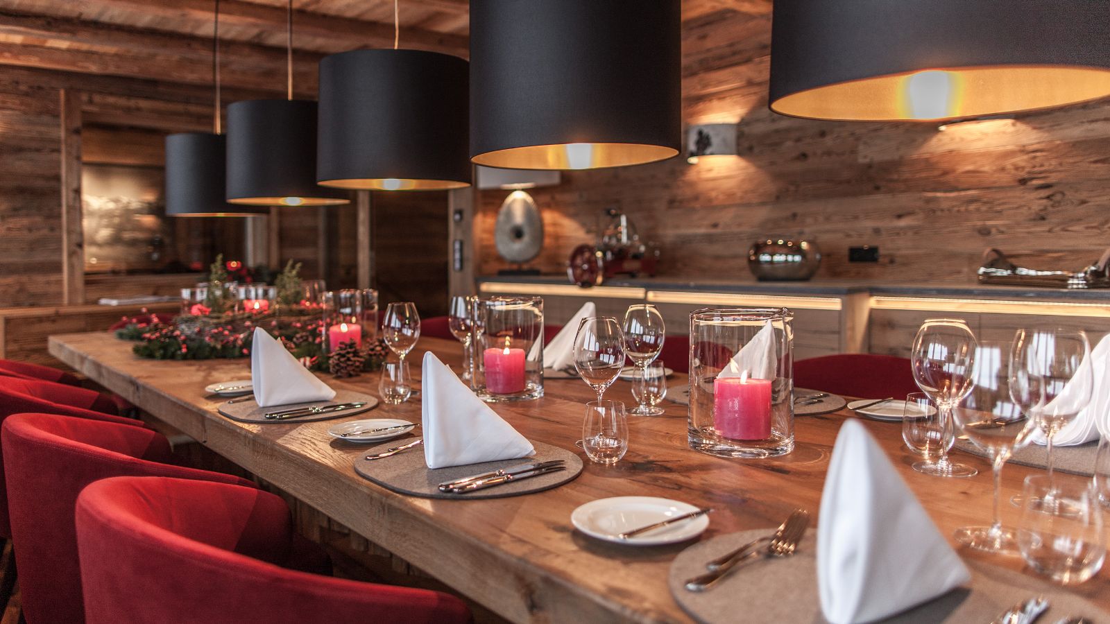 luxury-ski-chalet-kitzbuhel-oxford-ski-hahnenkamm-lodge-dining (1).jpg