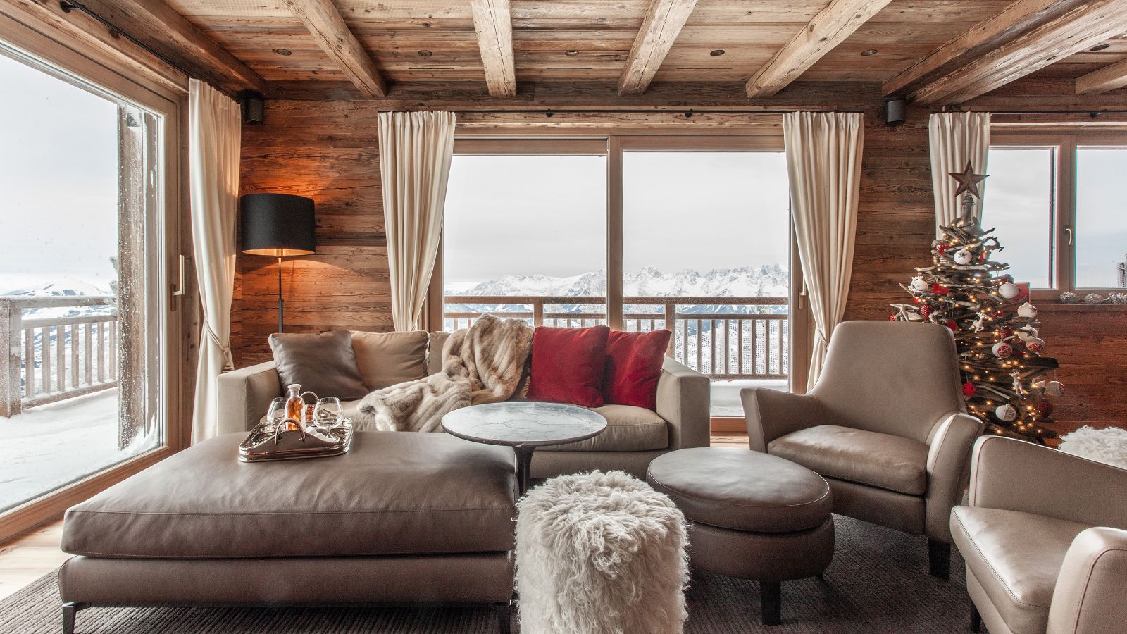 luxury-ski-chalet-kitzbuhel-oxford-ski-hahnenkamm-lodge-living1.jpg