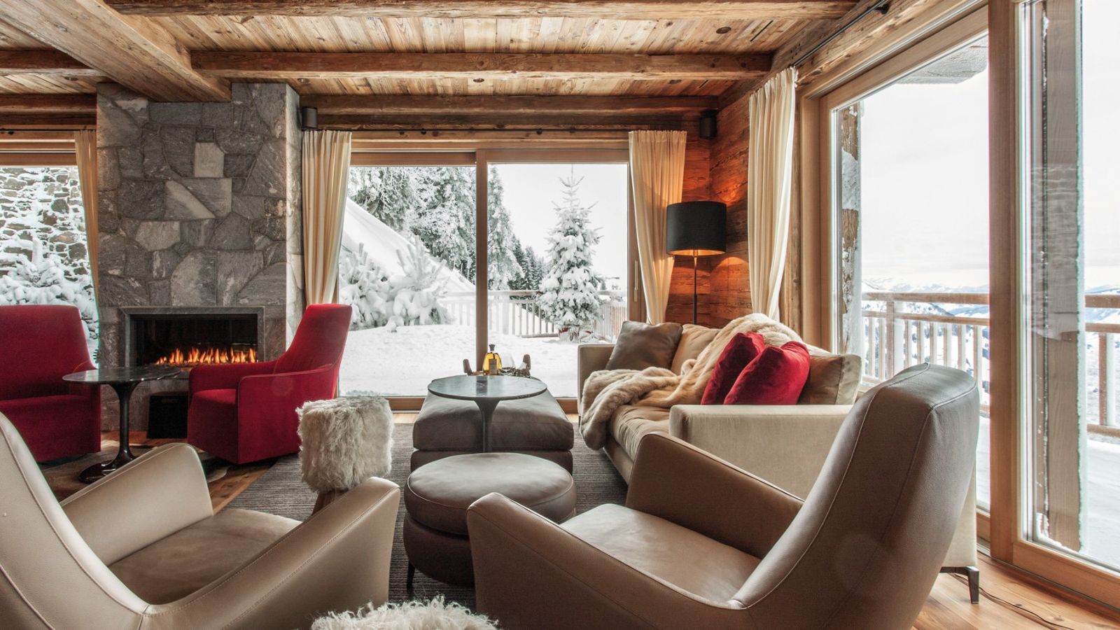 luxury-ski-chalet-kitzbuhel-oxford-ski-hahnenkamm-lodge-living2.jpg