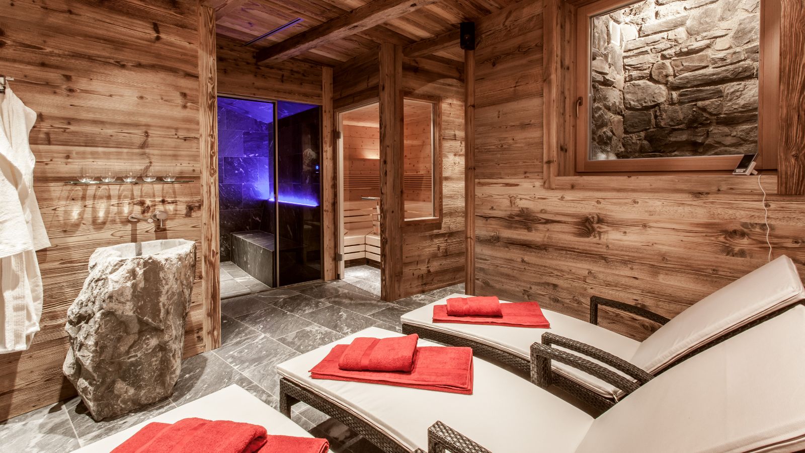 luxury-ski-chalet-kitzbuhel-oxford-ski-hahnenkamm-lodge-relax.jpg