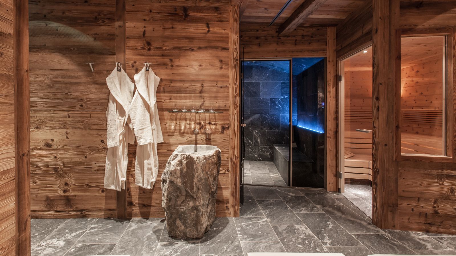 luxury-ski-chalet-kitzbuhel-oxford-ski-hahnenkamm-lodge-spa.jpg