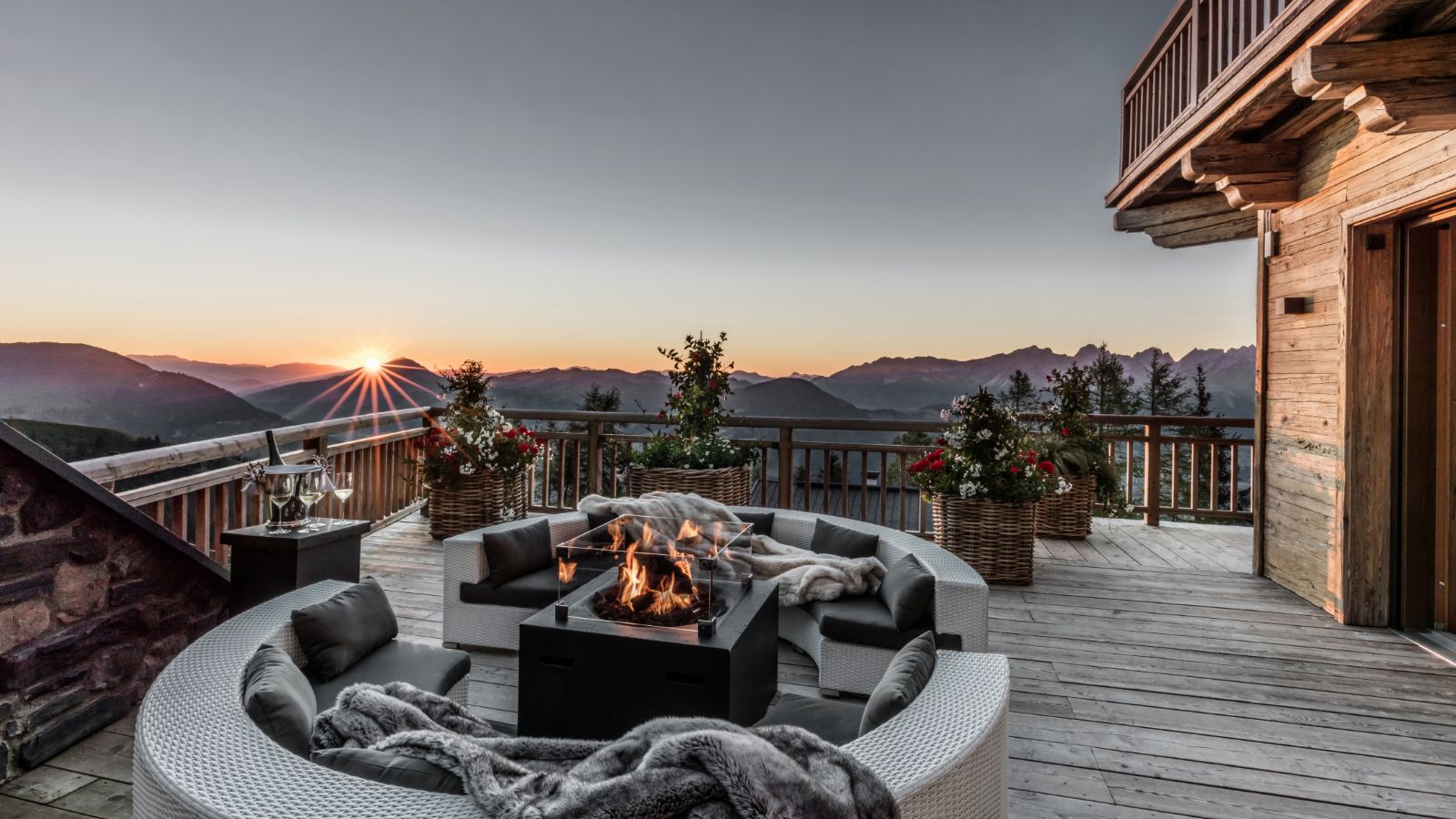 luxury-ski-chalet-kitzbuhel-oxford-ski-hahnenkamm-lodge-terrace.jpg