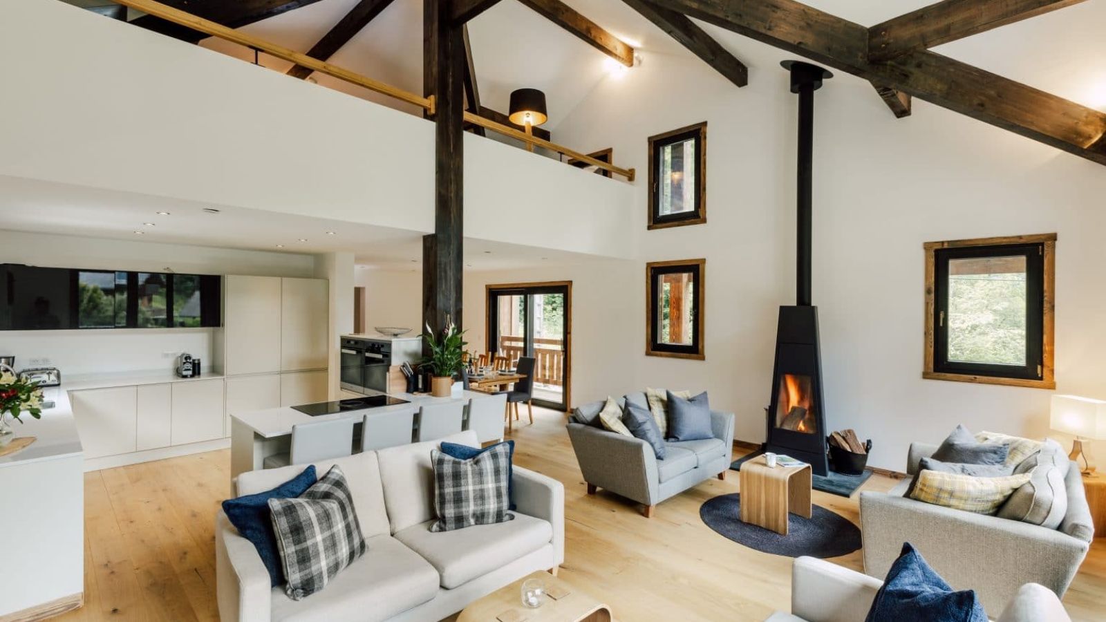 Luxury-ski-chalet-Morzine-Riviere-OxfordSki-livr.jpg