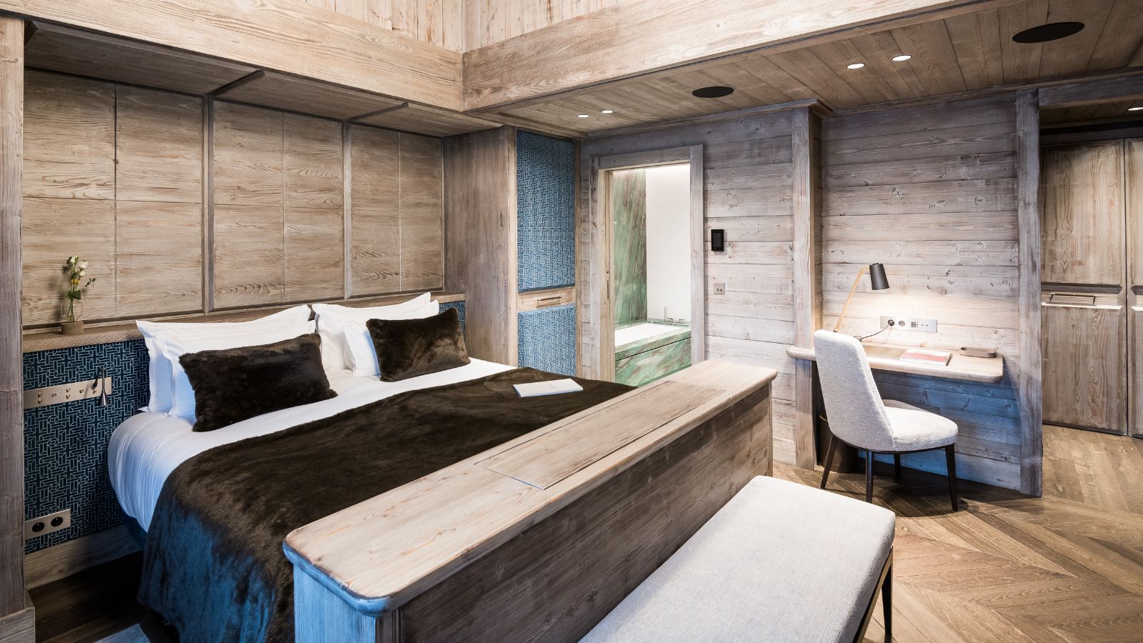 luxury-ski-hotel-saint-gervais-l'armancette-oxford-ski-duplex-room.jpg