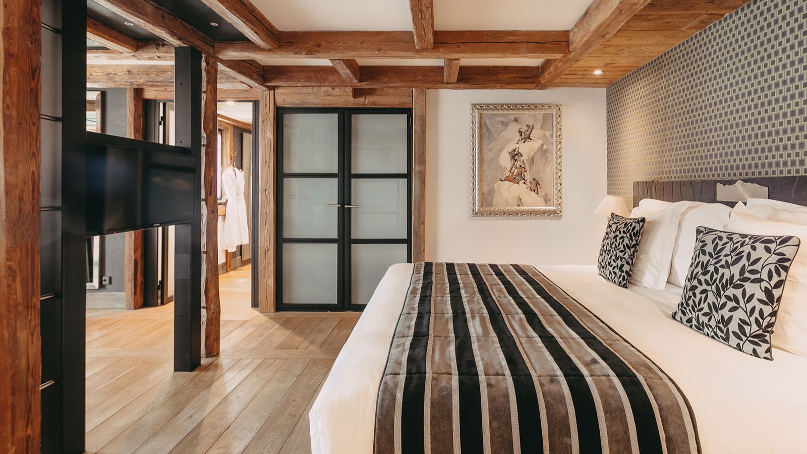 luxury-ski-hotel-tignes-les-suites-maison-bouvier-bedroom (1).jpg