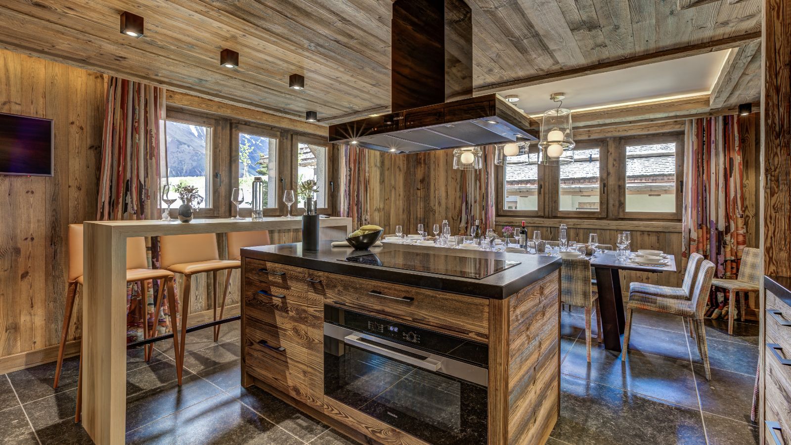 Luxury-ski-chalet-St-Gervais-Amancette-Chalet-Aster-Oxford-Ski-Kitchen.jpg