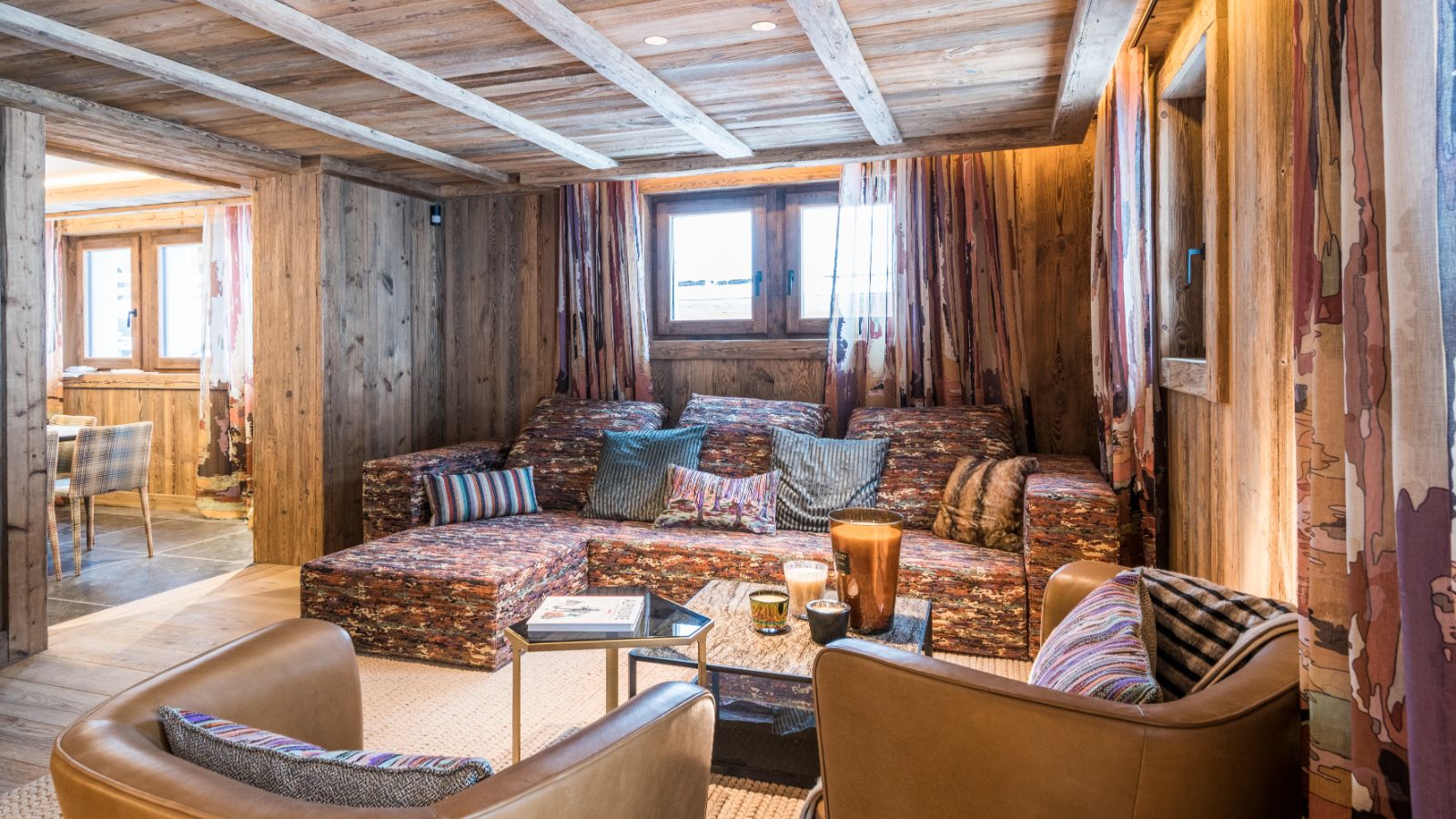 Luxury-ski-chalet-St-Gervais-Amancette-Chalet-Aster-Oxford-Ski-Lounge.jpg